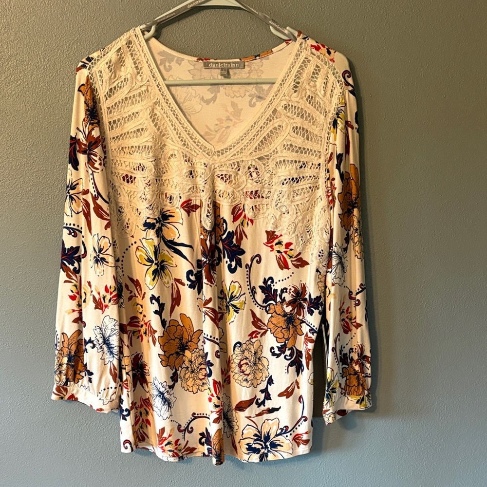 NWT Daniel Rainn Cream Floral Crochet Blouse